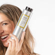 Cargar imagen en el visor de la galería, Media cara de chica rubia sonriendo mientras se acerca el champu de árbol de te YOUR BALANCE SHAMPOO a la cara