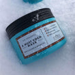 Cargar imagen en el visor de la galería, Mascarilla de coco natural y fresca A Must Coco Mask en la nieve con gotas de agua y nieve